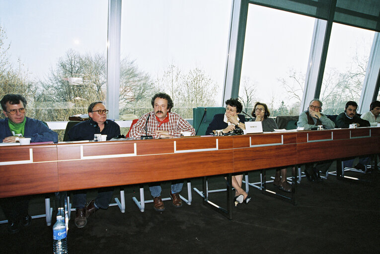 Foto 12: Meeting with trade union representatives on the closure of the Renault factory in Belgium