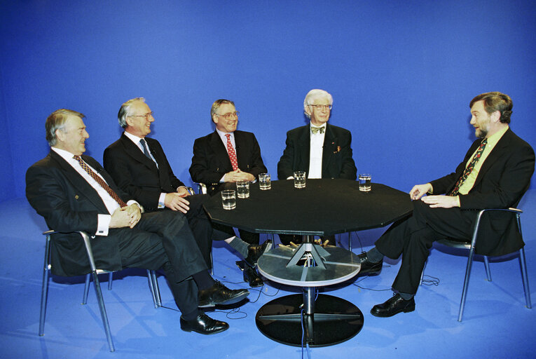 Suriet 1: James L.C. PROVAN, Kenneth D. COLLINS, Willy de CLERCQ attend a television broadcast in Brussels in Janiuary 1998.