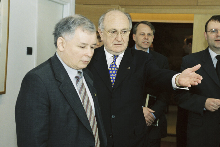 Jaroslaw KACZYNSKI, Polish politician, meets the MEP Gerard COLLINS in Strasbourg in April 2004.