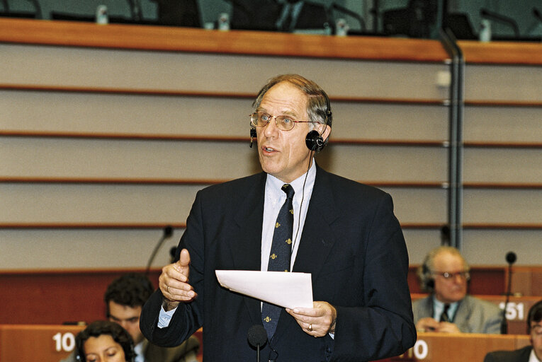 Fotografia 1: Hans DIJKSTAL, Duch Minister in Plenary Session at the European Parliament in Brussels. Dutch Presidency of the EU