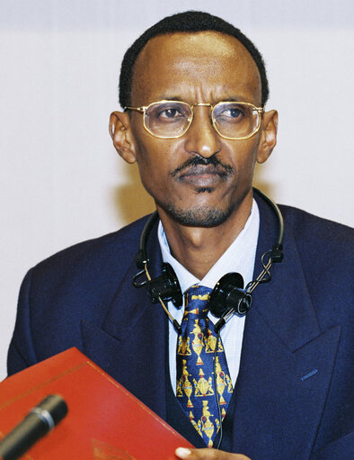 Fotografia 1: Paul KAGAME, Vice President of Rwanda address to the Development Committee in Strasbourg on January 20, 1998.