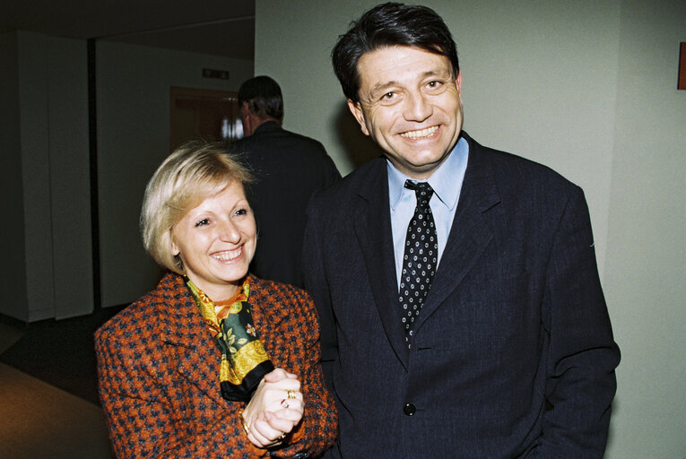 Fotografia 1: MEP Anne ANDRE-LEONARD with French Minister for Industry Alain MADELIN