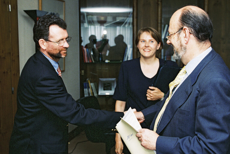 Foto 8: EP President meets with MEPs Heidi HAUTALA and Tony A. CUNNINGHAM in Strasbourg