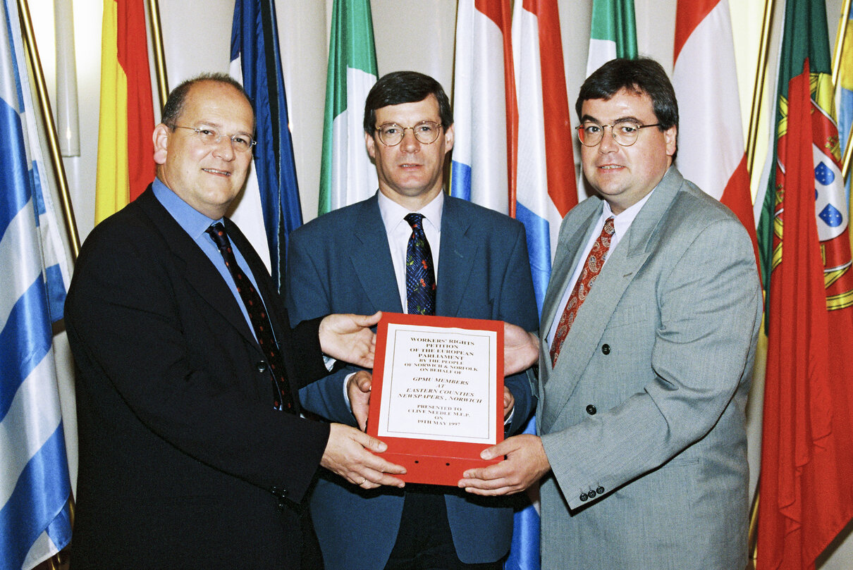 MEPs Glyn FORD, David MARTIN and Clive NEEDLE with a petition in Strasbourg