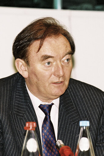 Fotografia 1: Commissioner Padraig FLYNN in a meeting at the European Parliament in Brussels