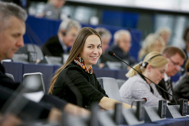 Fotografi 2: Eva PAUNOVA in plenary session Week 03 2017 in Strasbourg