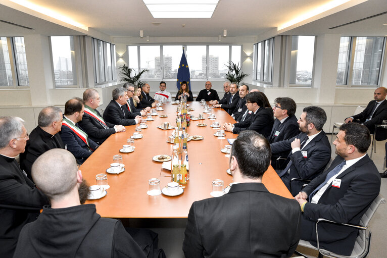 Foto 1: Antonio TAJANI - EP President meets with the delegation carrying the Fiaccola Benedettina di Pace