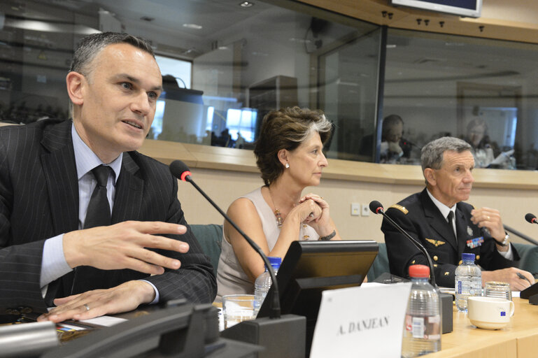 Fotografija 16: SEDE - Building European military capabilities, Exchange of views with Chief Executive Director, European Defence and Supreme Allied Commander Transformation, NATO