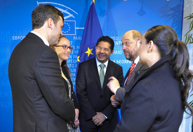 Nuotrauka 1: Handshake Delegation from the Mexican Parliament