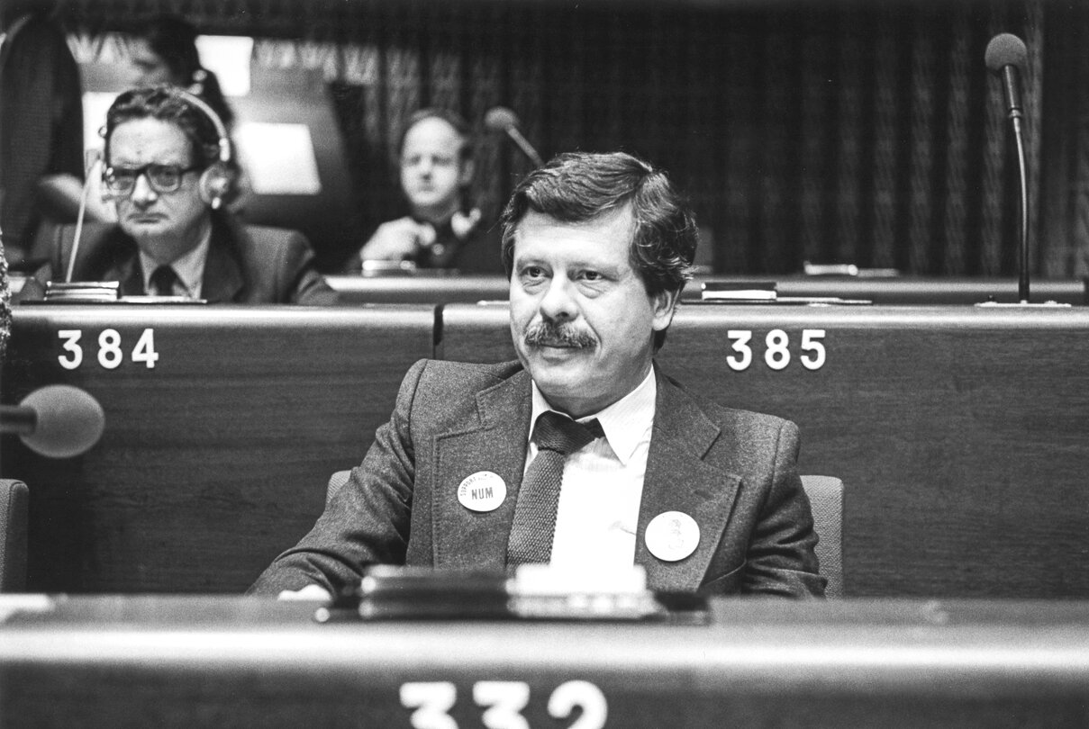 SAKELLARIOU Jannis in the hemicycle of the European Parliament in Strasbourg in October 1984