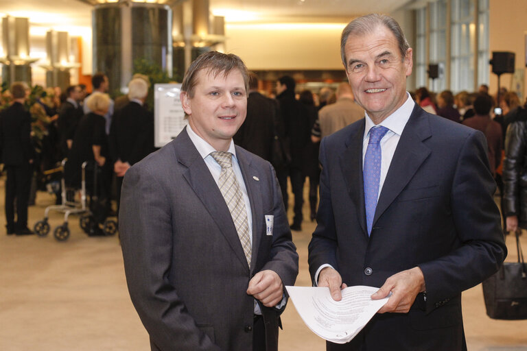 Valokuva 3: Hubert PIRKER meets with the president of the Austrian disability forum