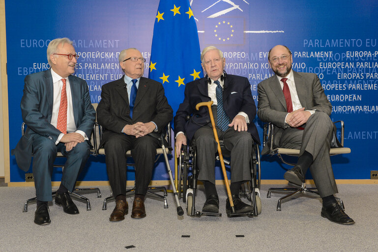 Fotografi 1: Martin SCHULZ EP President meets with Helmut SCHMIDT former German Chancellor