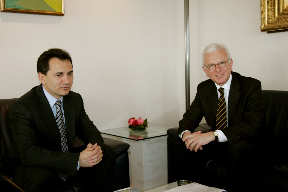 Hans Gert POETTERING  - EP President meets with Bozidar DJELIC, Vice-President of the Serbian government, in Brussels