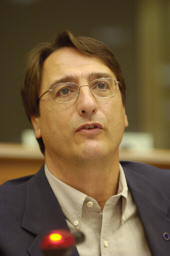 Fotografie 2: Giovanni Claudio FAVA in a meeting at the EP in Brussels.