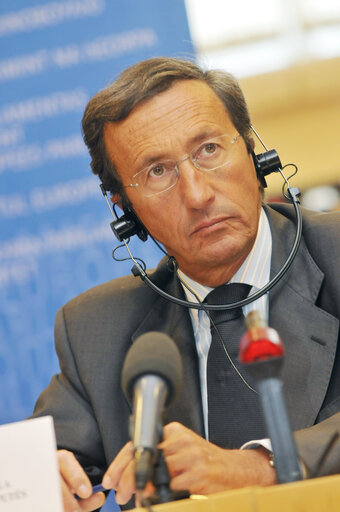 Fotografia 17: EMPA bureau meeting in Brussels - The newly-elected Bureau of the Euro-Mediterranean Parliamentary Assembly (EMPA) has discussed the role of the Assembly as parliamentary dimension of the Barcelona Process: Union for the Mediterranean. This meeting has been the first one following the election of the new EMPA Bureau at the annual plenary session of March 2008