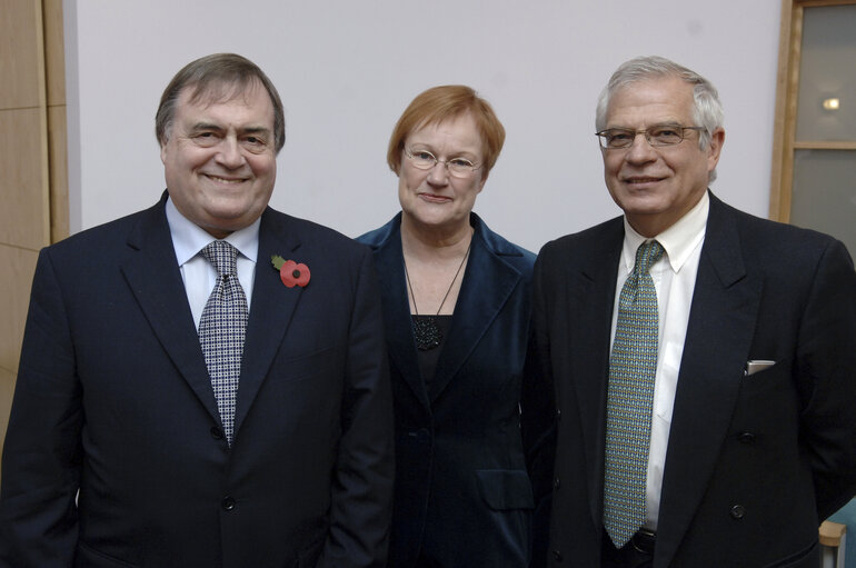 Fotografija 1: EP President meets with Finnish President and UK Deputy Prime Minister in Brussels