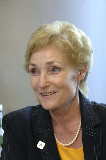 Foto 2: Portrait of MEP Erna HENNICOT-SCHOEPGES in Brussels