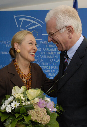 Fotogrāfija 4: EP President meets with the  EU Commissioner for External Affairs.