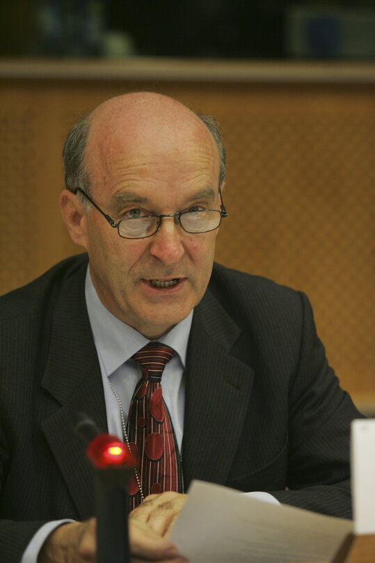 Sepp KUSSTATSCHER in a meeting at the EP in Brussels.