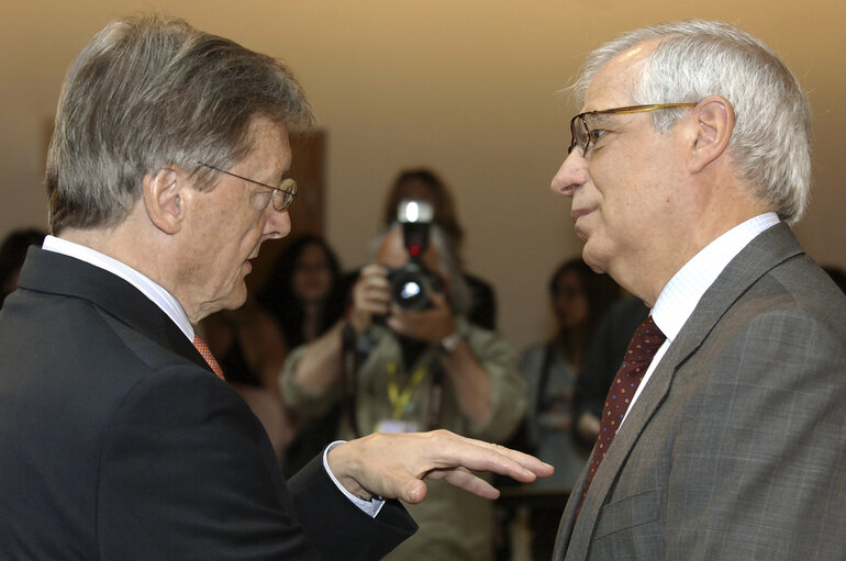 Fotografija 2: Austrian Chancellor chats with EP President in Strasbourg