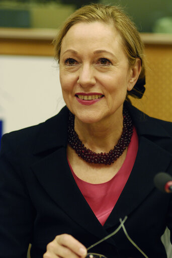 Fotografia 2: European Commissioner Benita FERRERO WALDNER attends a meeting in Brussels