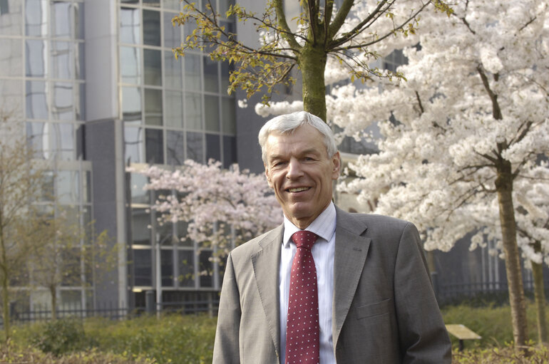 Foto 10: Portrait of MEP Justas Vincas PALECKIS in Brussels