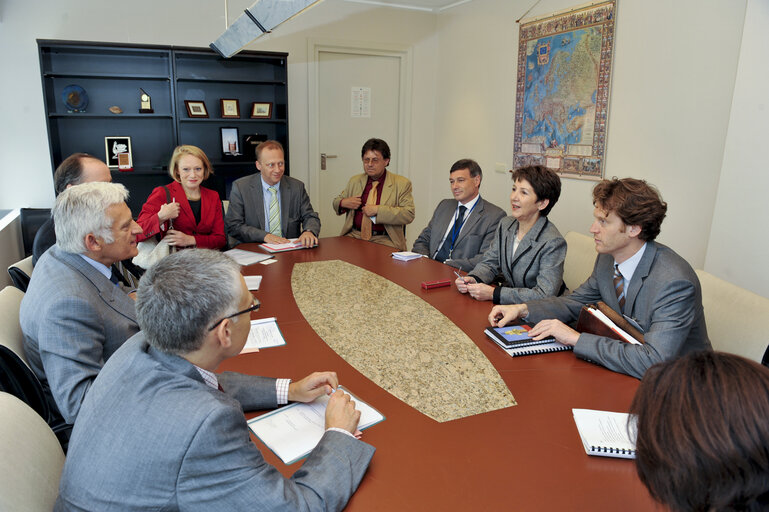 Valokuva 1: EP President meets the Speaker of the Austrian National Council.