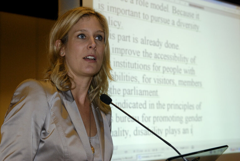 Billede 13: Fair chances for both men and women  Women’s rights/Equal opportunities