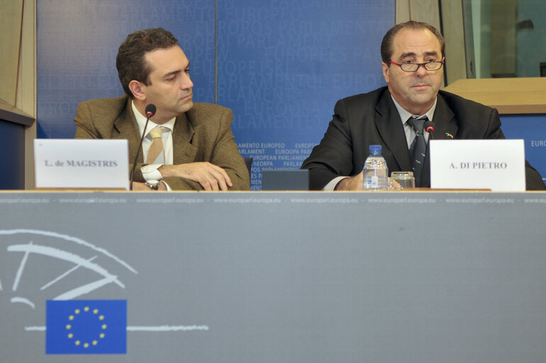 Photo 2: Defending EU standards of democracy and accountability in Italy