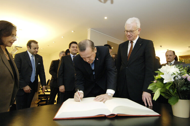 EP President meets with the  Turkish Prime Minister.