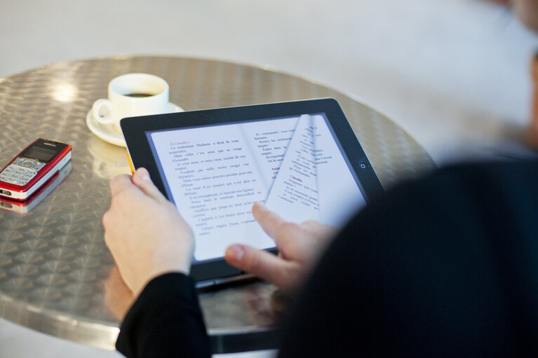 Fotografija 1: Illustration of the ebook reading