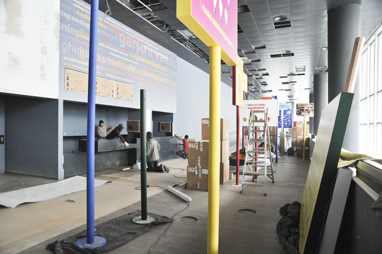 Foto 15: Visitors center in the WIB building at the European Parliament in Brussels. Construction works