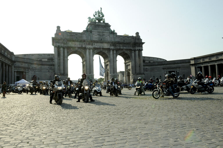 Fotografie 8: Motorcycling into the 21 st Century