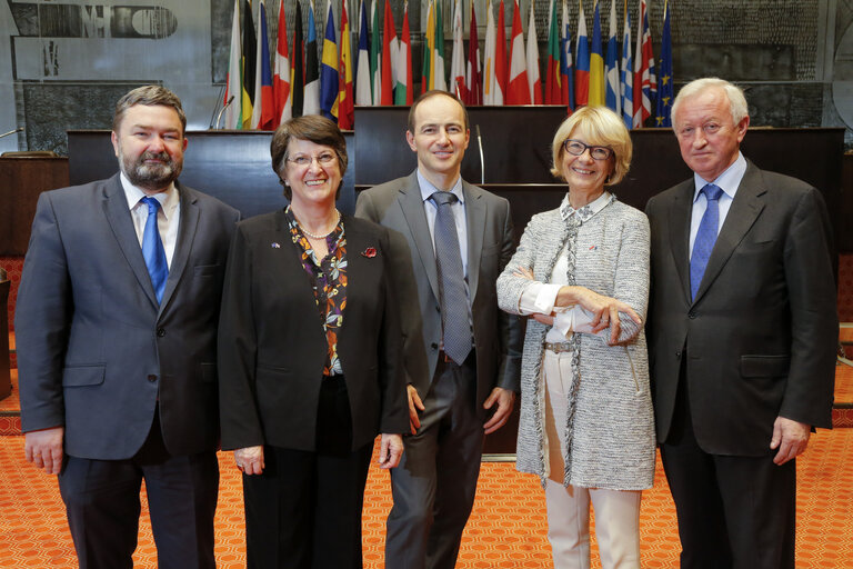 Photo 2 : Family pictures of the EP Quaestors