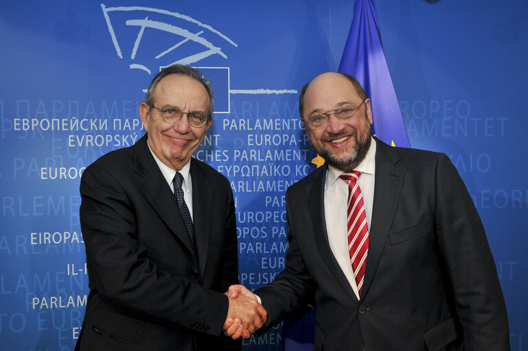 Fotografie 1: Martin SCHULZ - EP President meets with Pier Carlo PADOAN Italian Minister of Economy and Finance