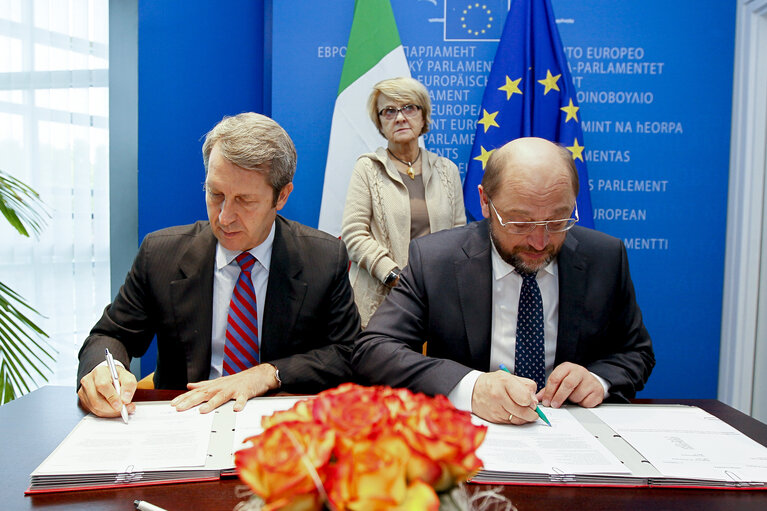 Foto 7: Martin SCHULZ - EP President LEX signing