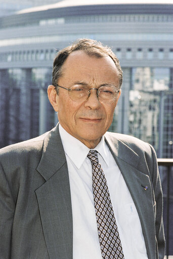 Foto 1: MEP Michel ROCARD at the European Parliament in Brussels