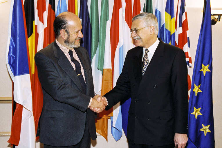 Jose Maria GIL-ROBLES GIL-DELGADO EP President meets with Vaclav KLAUS, Prime Minister of the Czech Republic