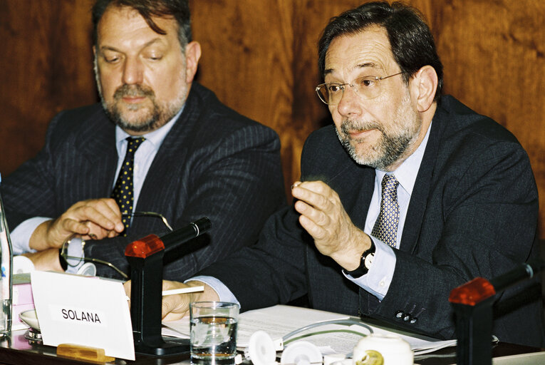 Fotografija 1: Committee Meeting: Exchange of views with Mr Javier SOLANA, NATO Secretary-General