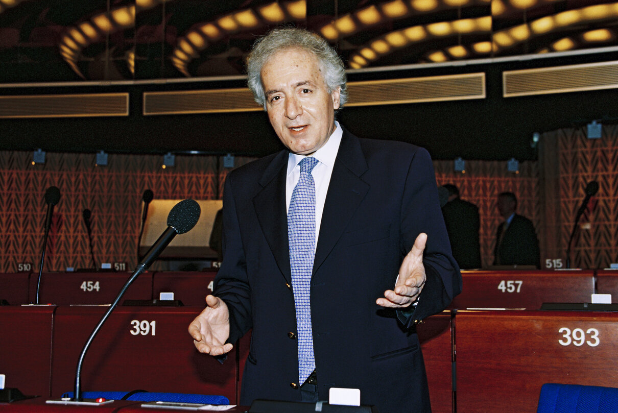 Portrait of MEP Nikolaos PAPAKYRIAZIS in Strasbourg