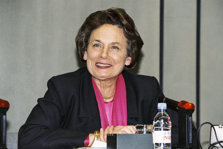 Fotografia 1: Meeting with MEP Catherine LALUMIERE at the European Parliament in Brussels