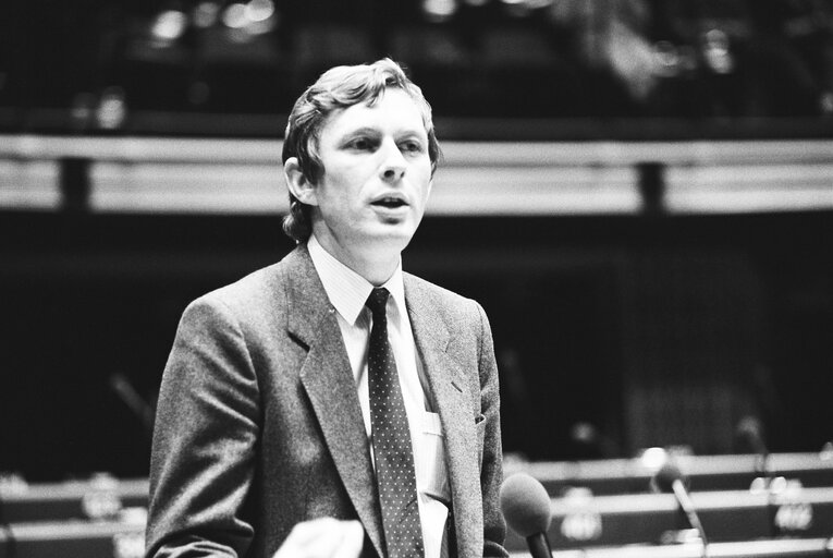 Fritz GAUTIER MEP speaks during a plenary session in Strasbourg in November 1985.