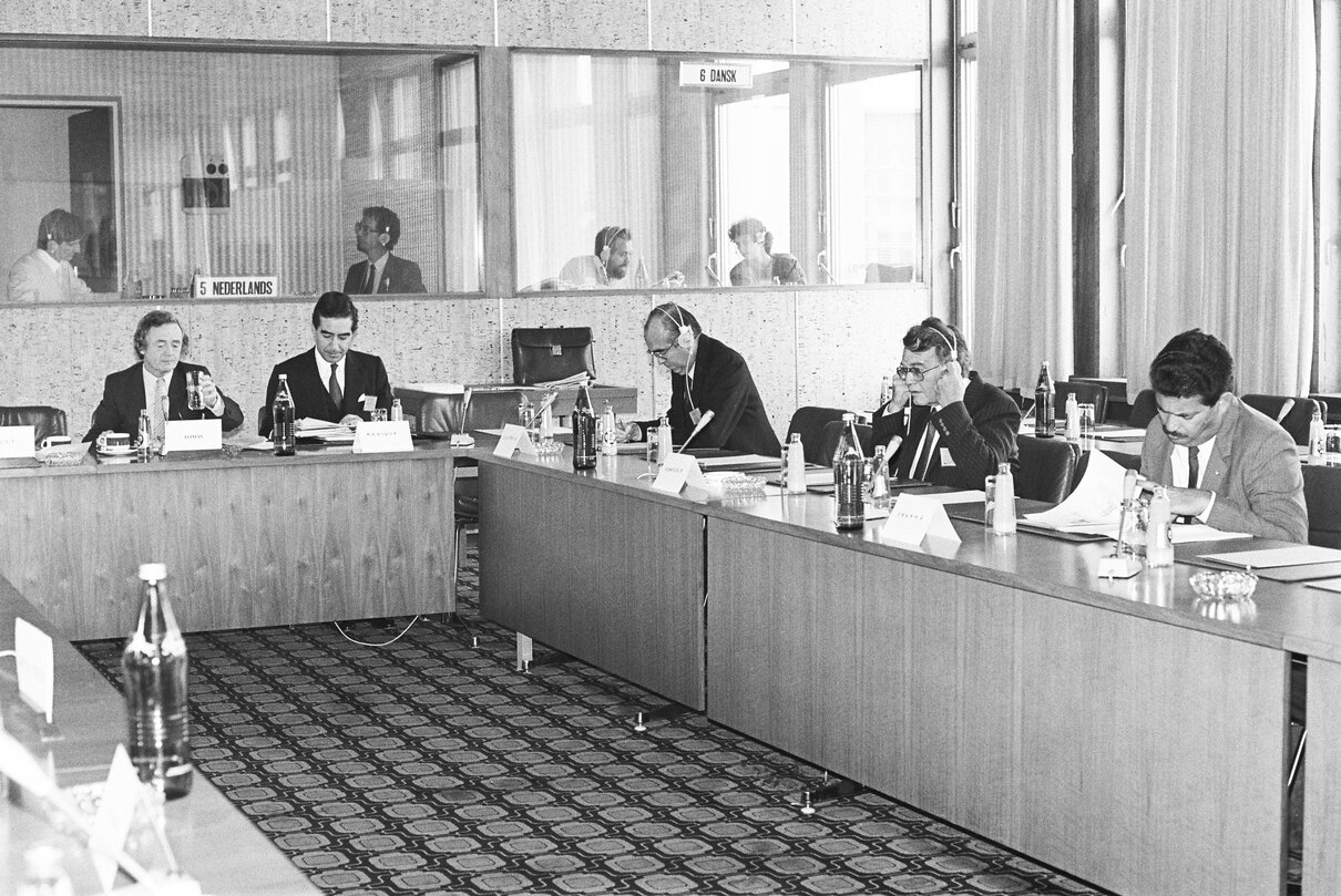 Meeting in Luxembourg with countries of Latin America - November 1985