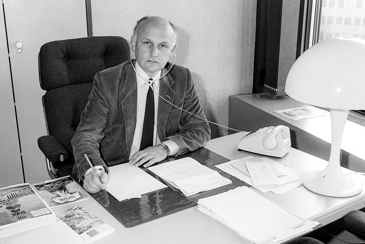 Michael McGOWAN in his office at the EP in Strasbourg - April 1985