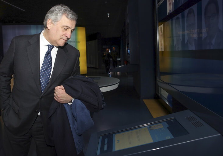 Fotogrāfija 4: Official visit of the President of the European Parliament to Germany - Antonio TAJANI, president of the European parliament, looks at an information panel as he visits the Europa Experience exhibition on February 24, 2017, in Berlin, Germany.