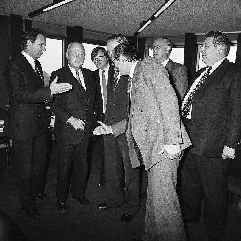 Pierre PFLIMLIN EP President attends a meeting with guests of Ingo FRIEDRICH MEP in November 1985 in Strasbourg