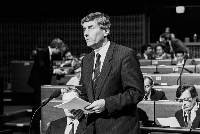 The Prime Minister of the Netherlands in plenary session in Strasbourg in July 1986.