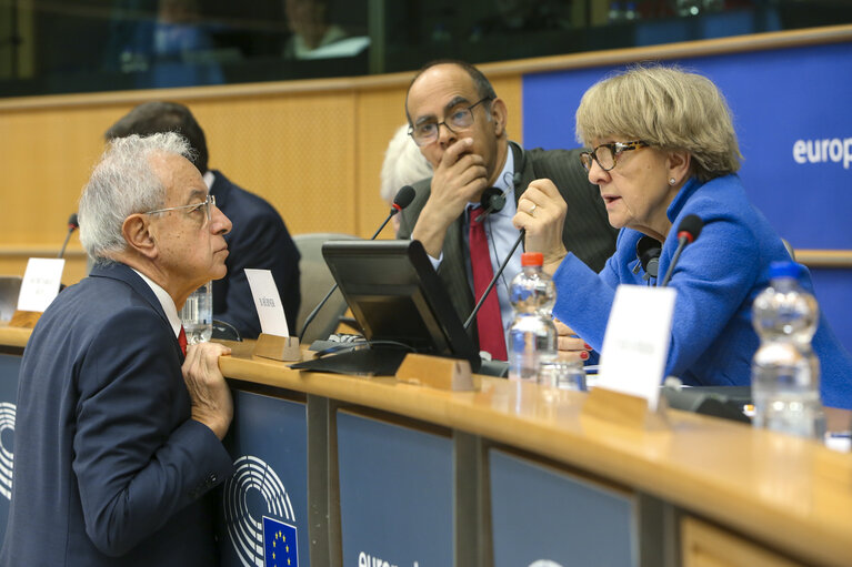 Fotografia 16: AFCO Committee meeting  ' The withdrawal of the United Kingdom from the European Union (Article 50 TEU) ' - Exchange of views on the state of play of the negotiations on Brexit, with the participation of the Parliament's coordinator for the negotiations on the UK withdrawal from the EU, and with a member of the Parliament's Brexit Steering Group