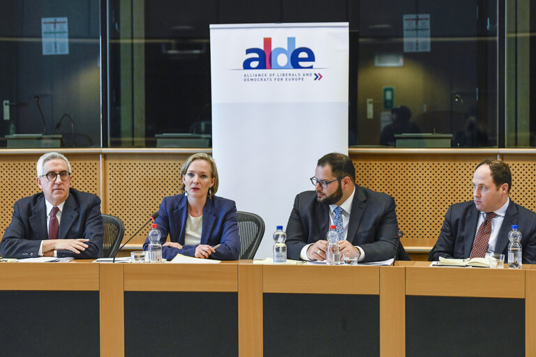 Fotografia 12: Roundtable of the CEPS Task force ' Software Vulnerability Disclosure in Europe '