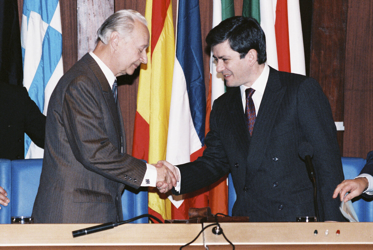 Award ceremony for the Sakharov Prize winner for 1989  at the EP in Strasbourg.